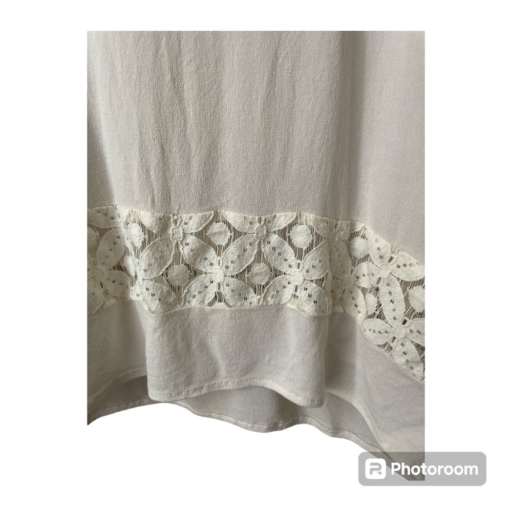 ⚡️ Lace Trim Keyhole Back Blouse Top ~ Size S ⚡️ - Picture 4 of 5